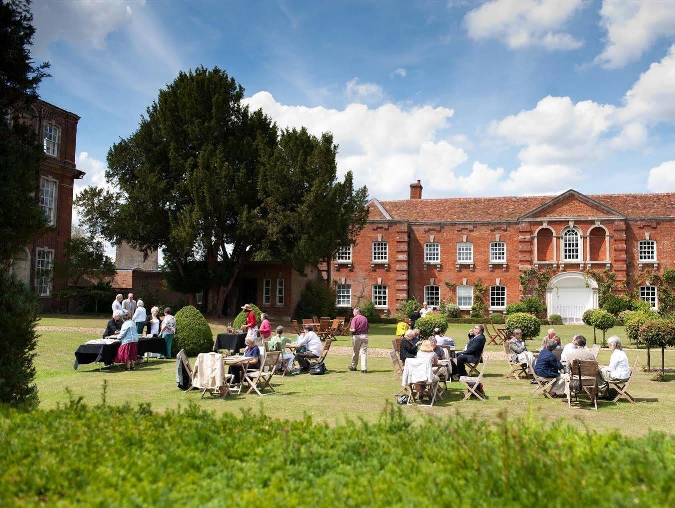 Chicheley Hall Hotel Buitenkant foto