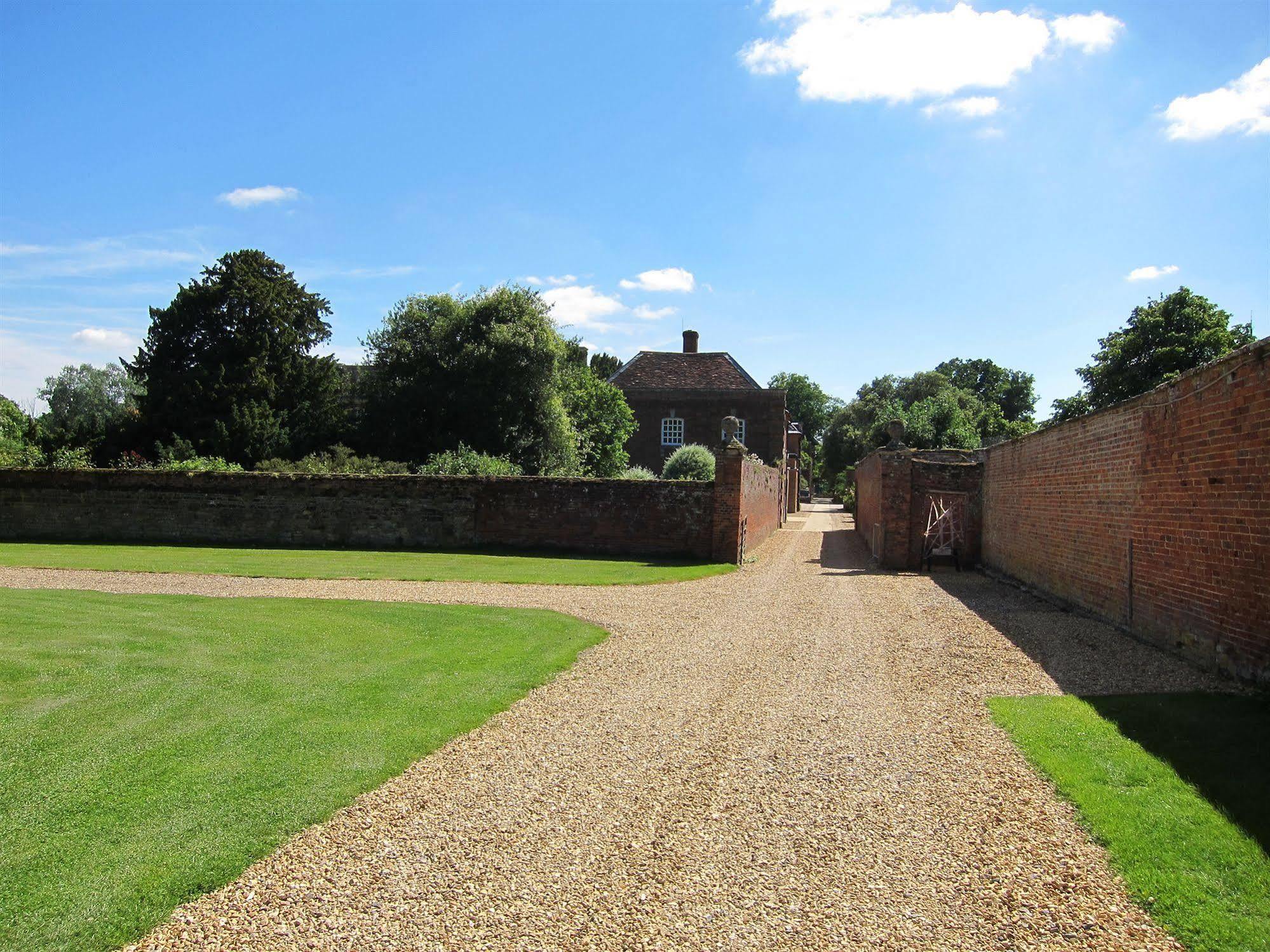 Chicheley Hall Hotel Buitenkant foto